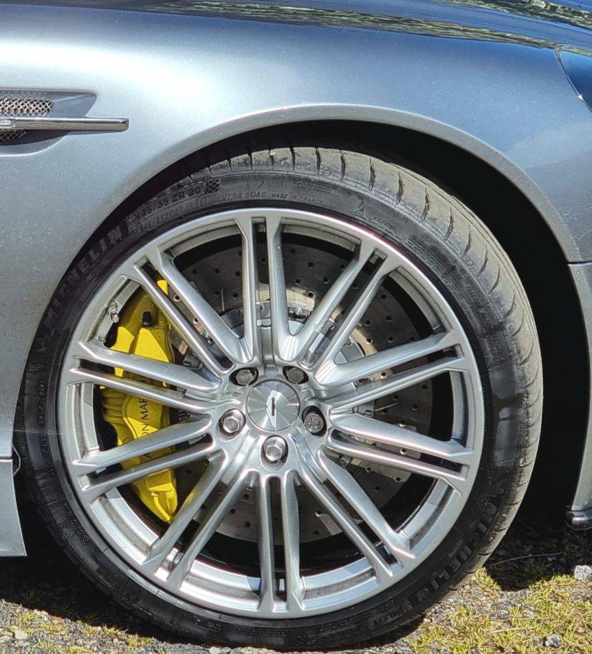 DB9S Wheels and Tyres